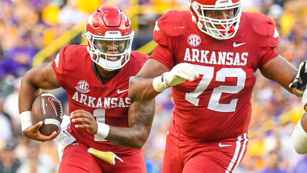 KJ Jefferson Running Behind Offensive Lineman Andrew Chamblee